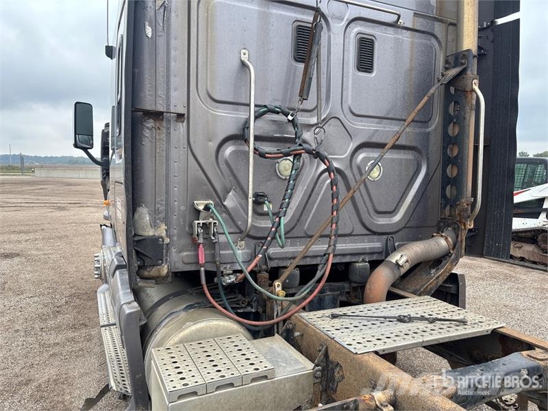 Freightliner Cascadia 125 6x4 T/A Sleeper Truck Tractor 曳引機組件