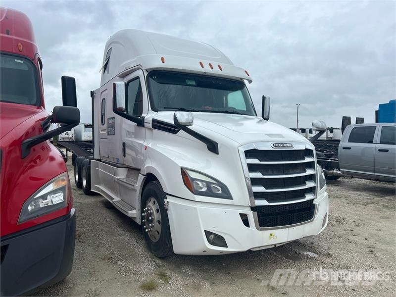 Freightliner Cascadia 126 6x4 T/A Sleeper Truck Tractor Tractor Units