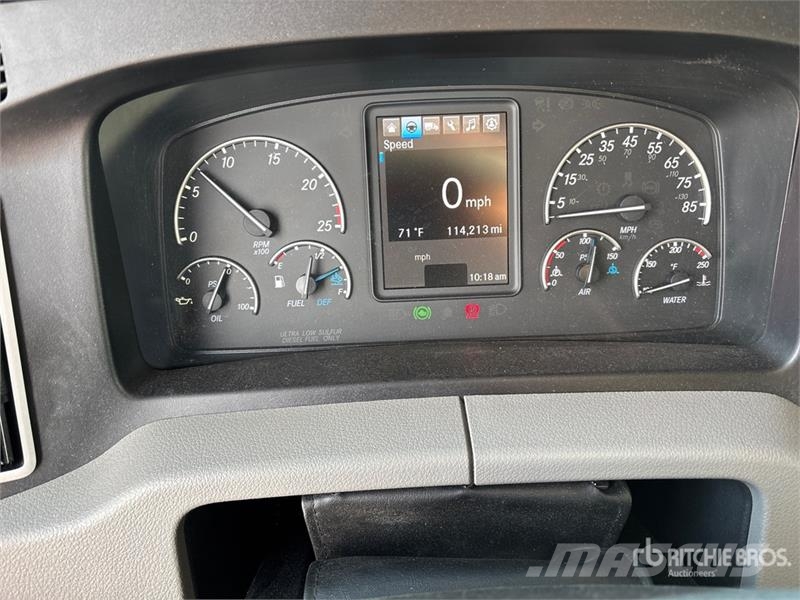 Freightliner Cascadia 126 6x4 T/A Sleeper Truck Tractor Vilcēji