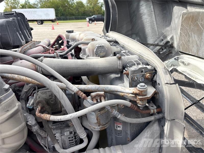 Freightliner Cascadia 126 6x4 T/A Sleeper Truck Tractor Çekiciler