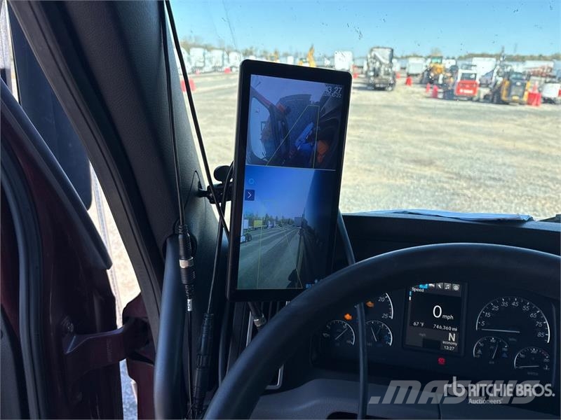 Freightliner Cascadia 126 6x4 T/A Sleeper Truck Tractor Autotractoare