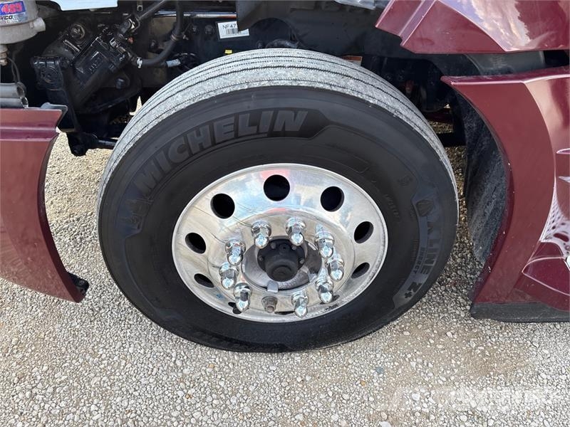 Freightliner Cascadia 126 6x4 T/A Sleeper Truck Tractor وحدات الجر