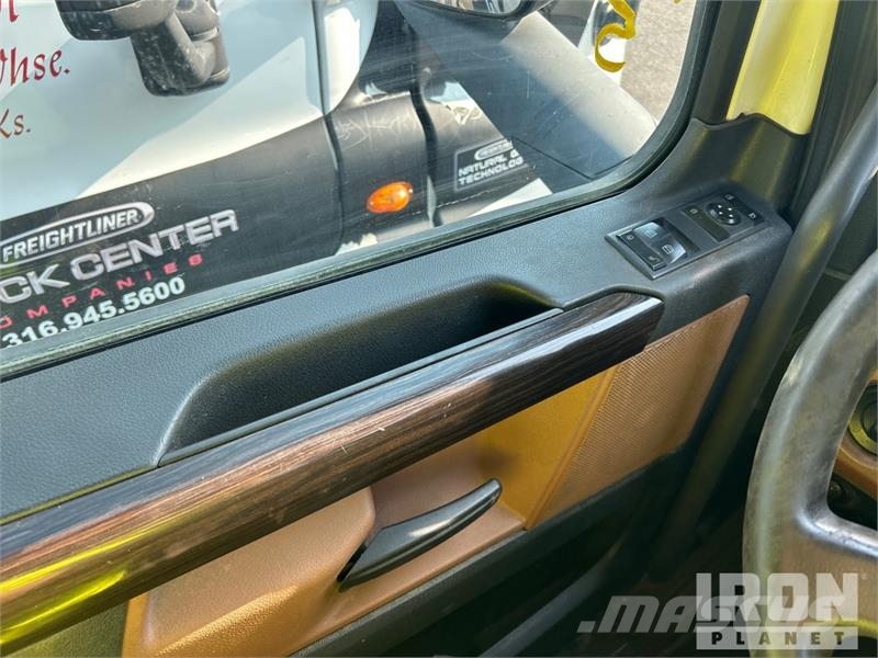 Freightliner Cascadia 126 Sadulveokid