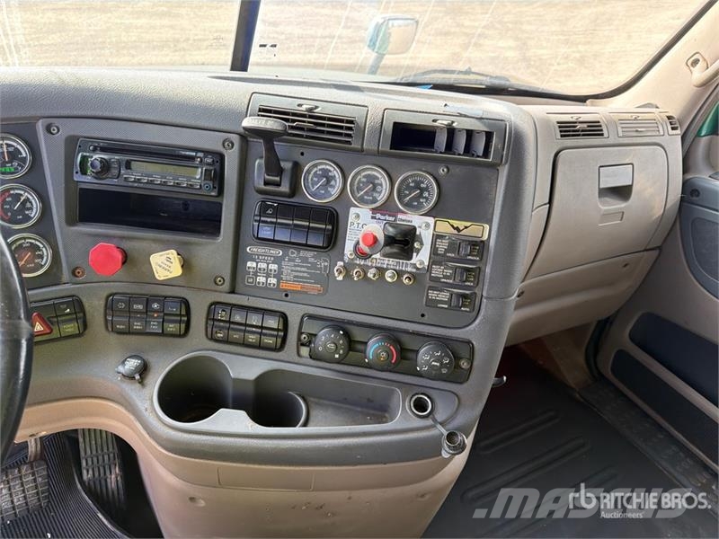 Freightliner Cascadia 125 6x4 T/A Sleeper Truck Tractor Dragbilar