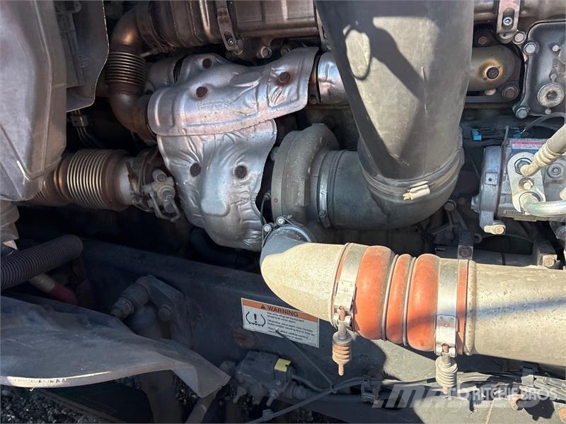 Freightliner Cascadia 126 6x4 T/A Sleeper Truck Tractor Autotractoare