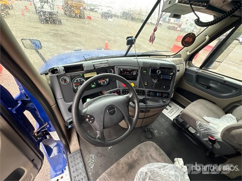Freightliner Cascadia 125 6x4 T/A Sleeper Truck Tractor Tractor Units