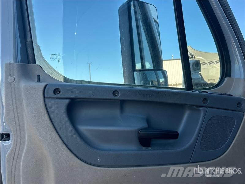 Freightliner Cascadia 125 6x4 T/A Sleeper Truck Tractor Autotractoare