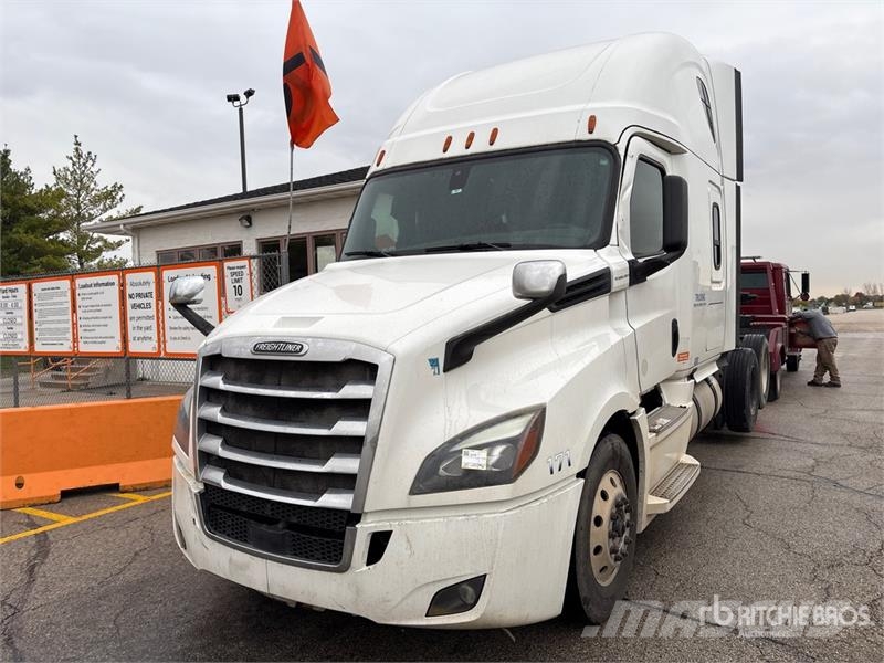 Freightliner Cascadia 126 T/A Sleeper Truck Tractor Sattelzugmaschinen