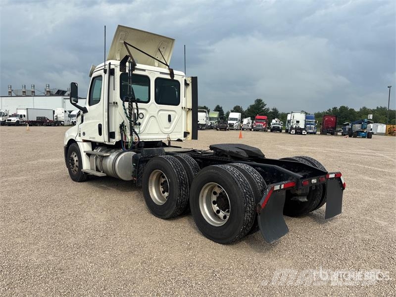 Freightliner Cascadia 126 Vetopöytäautot