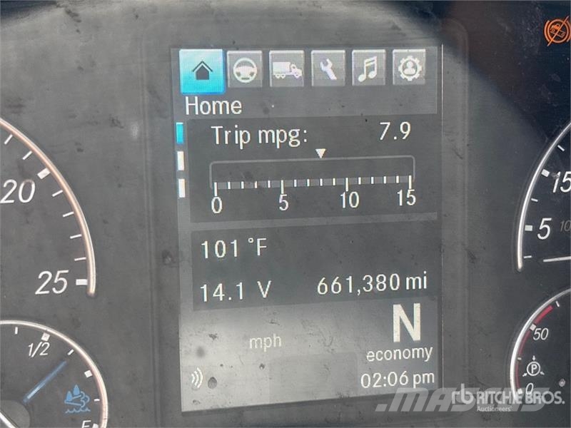 Freightliner Cascadia 126 6x4 T/A Sleeper Truck Tractor Tractor Units