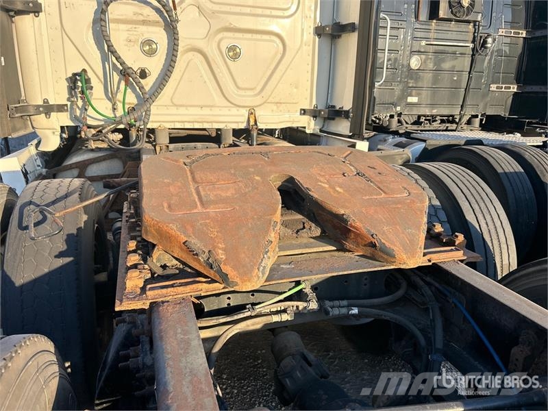 Freightliner Cascadia 125 6x4 T/A Sleeper Truck Tractor Autotractoare