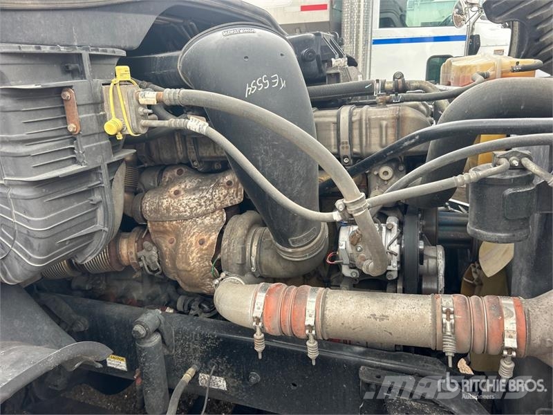 Freightliner Cascadia 125 6x4 T/A Sleeper Truck Tractor Sattelzugmaschinen