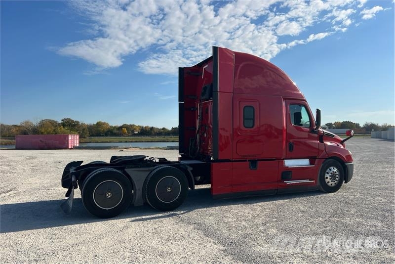 Freightliner Cascadia 126 6x4 T/A Sleeper Truck Tractor Vilcēji