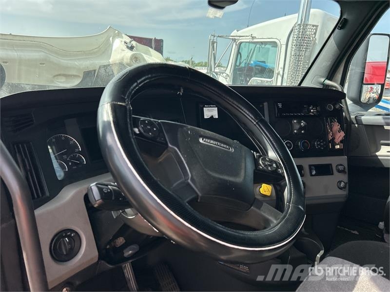 Freightliner Cascadia 126 T/A Sleeper Truck Tractor Prime Movers