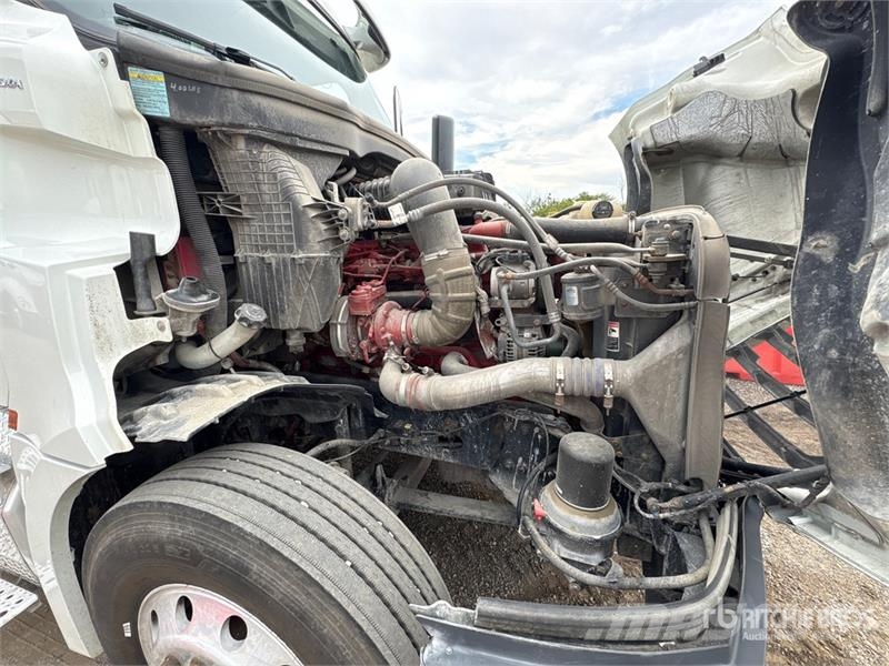 Freightliner Cascadia 126 6x4 T/A Sleeper Truck Tractor Çekiciler