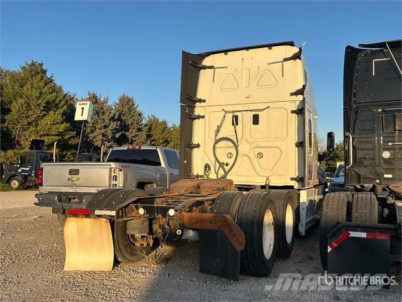 Freightliner Cascadia 125 6x4 T/A Sleeper Truck Tractor Autotractoare