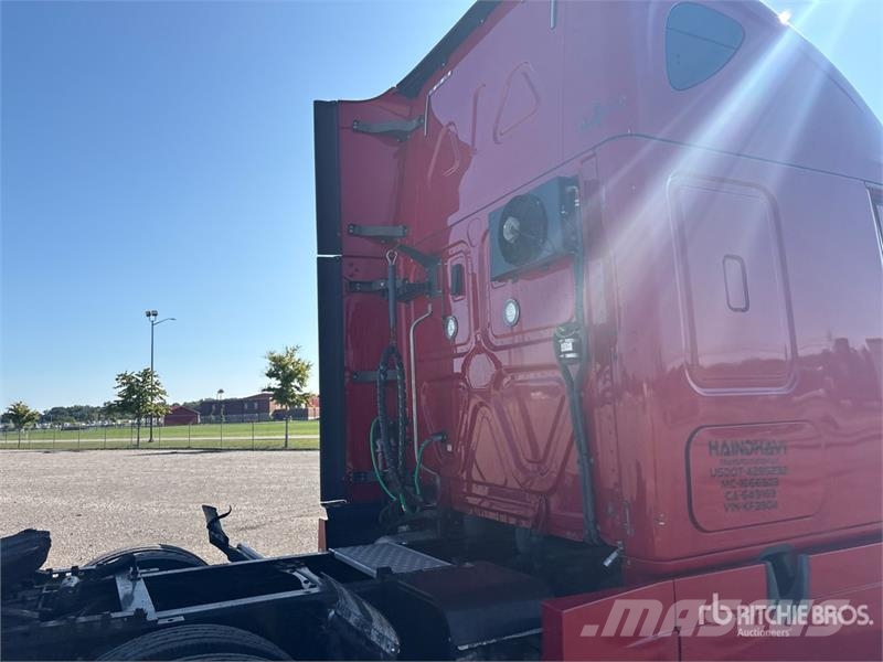 Freightliner Cascadia 126 6x4 T/A Sleeper Truck Tractor Sattelzugmaschinen