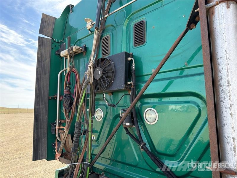 Freightliner Cascadia 125 6x4 T/A Sleeper Truck Tractor Dragbilar