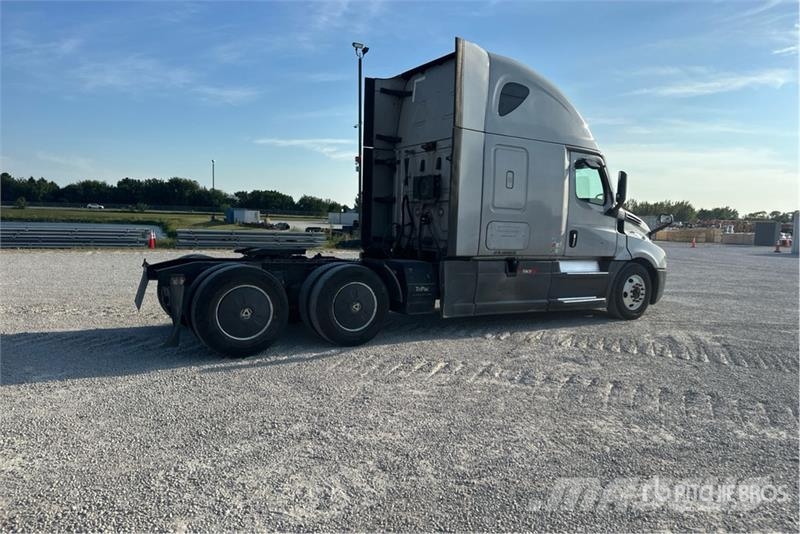 Freightliner Cascadia 126 6x4 T/A Sleeper Truck Tractor Влекачи