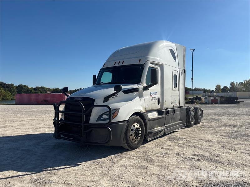 Freightliner Cascadia 126 6x4 T/A Sleeper Truck Tractor Motrici e Trattori Stradali