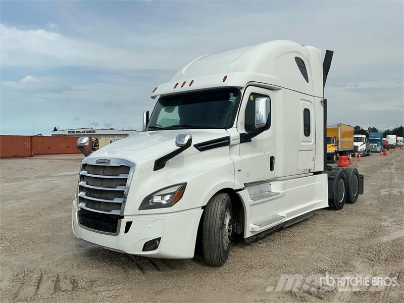 Freightliner Cascadia 126 6x4 T/A Sleeper Truck Tractor Prime Movers