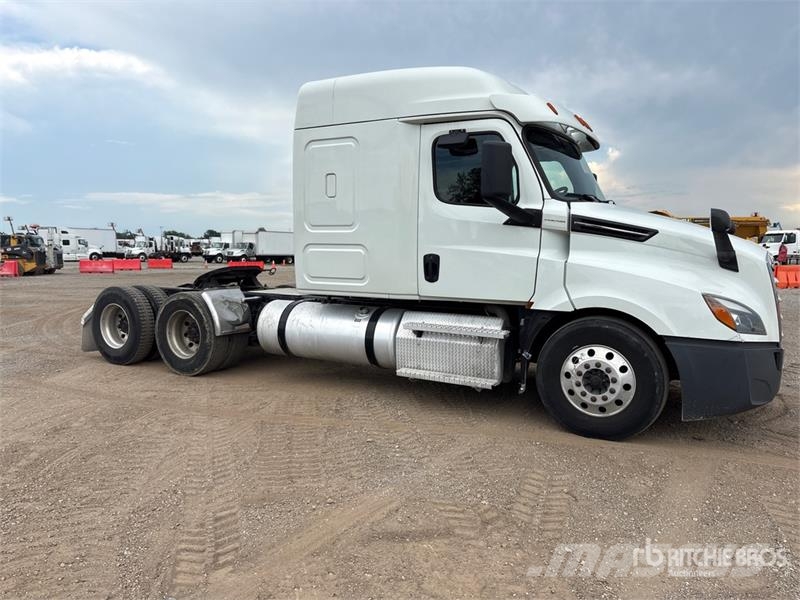 Freightliner Cascadia 126 6x4 T/A Sleeper Truck Tractor 牵引车