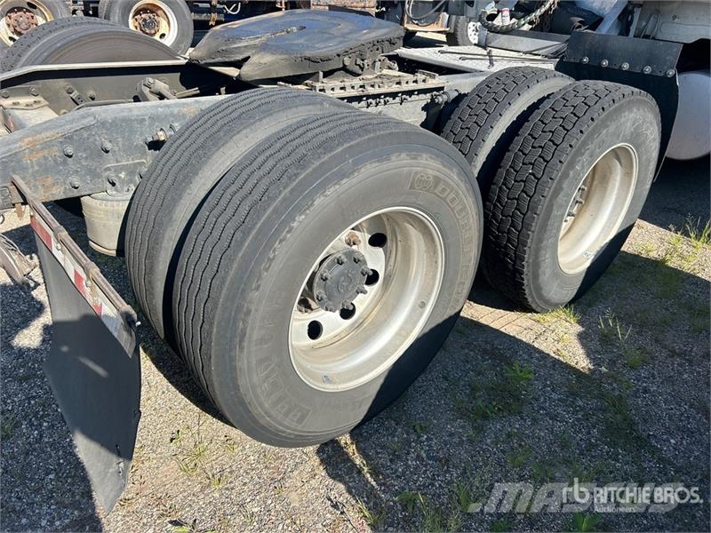 Freightliner Cascadia 125 6x4 T/A Sleeper Truck Tractor Tractor Units