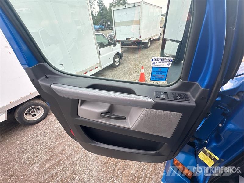 Freightliner Cascadia 126 6x4 T/A Sleeper Truck Tractor Tegljači
