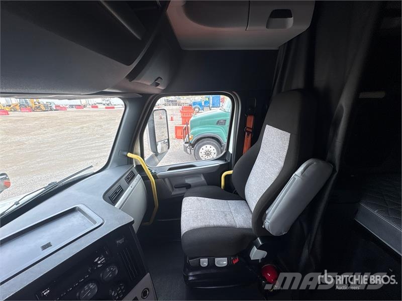 Freightliner Cascadia 126 6x4 T/A Sleeper Truck Tractor Tracteur routier