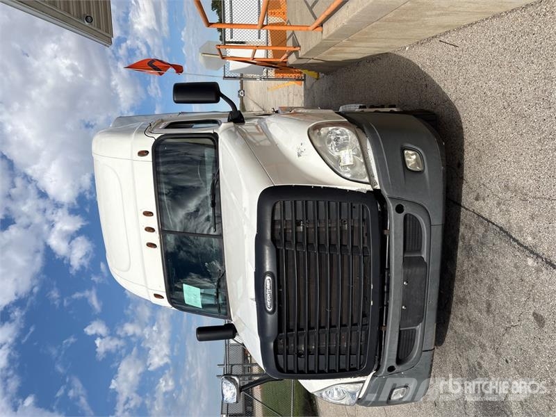 Freightliner Cascadia 125 T/A Sleeper Truck Tractor Tegljači