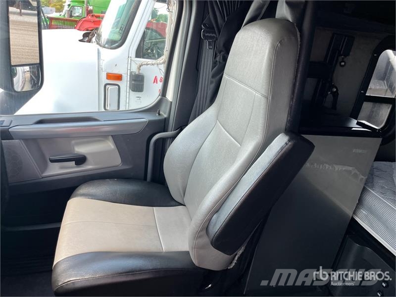 Freightliner Cascadia 126 6x4 T/A Sleeper Truck Tractor (Inoper Prime Movers