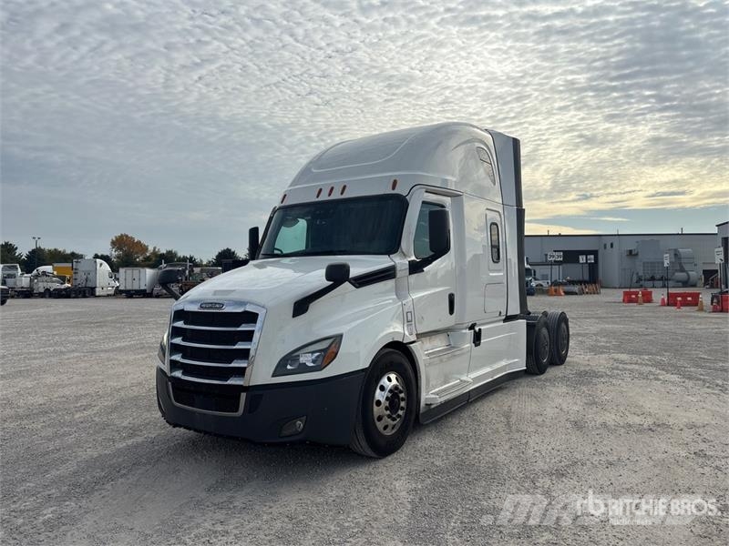 Freightliner Cascadia 126 6x4 T/A Sleeper Truck Tractor Vlačilci