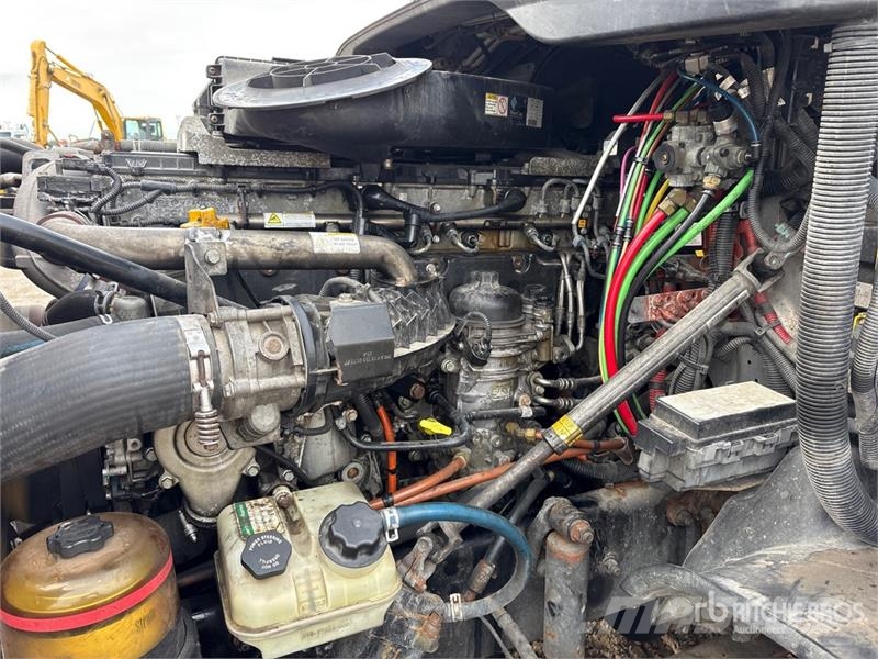 Freightliner Cascadia 125 6x4 T/A Sleeper Truck Tractor Tractor Units