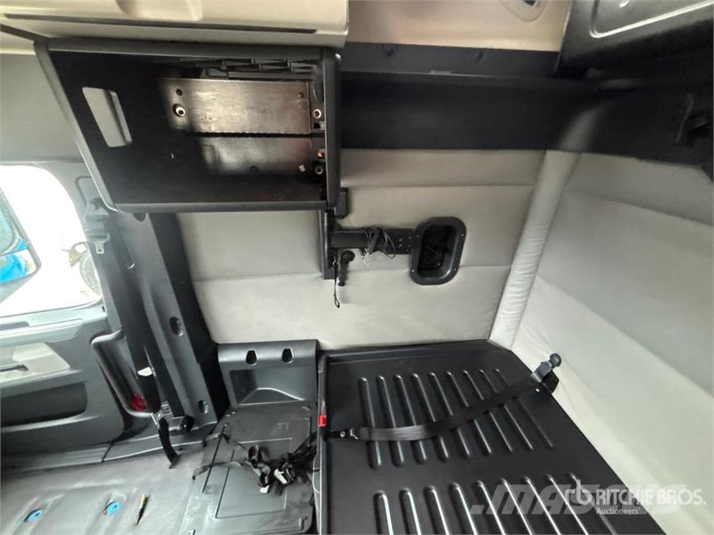 Freightliner Cascadia 126 6x4 T/A Sleeper Truck Tractor Dragbilar