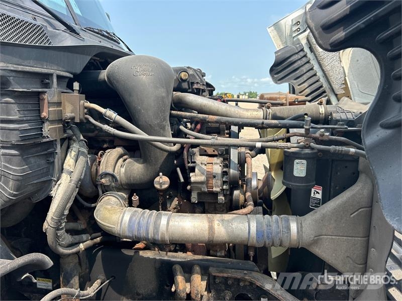 Freightliner Cascadia 125 6x4 T/A Sleeper Truck Tractor (Glider Tractor Units