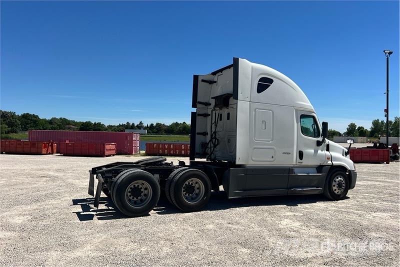 Freightliner Cascadia 125 6x4 T/A Sleeper Truck Tractor Tractor Units