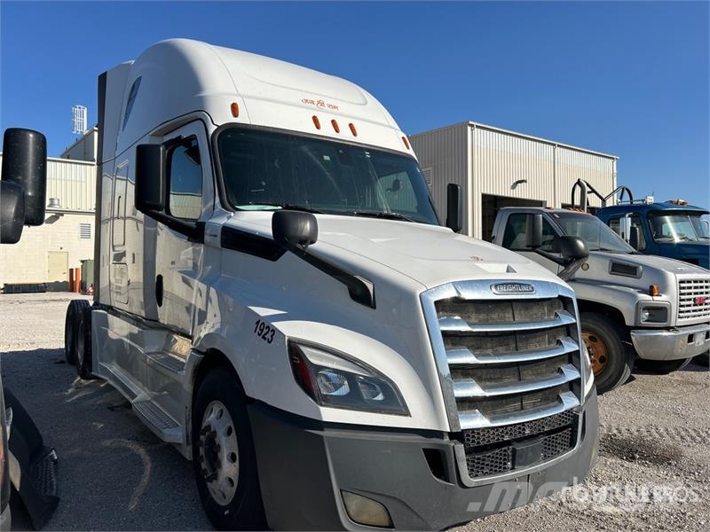 Freightliner Cascadia 126 6x4 T/A Sleeper Truck Tractor Vilcēji