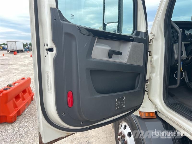 Freightliner Cascadia 116 وحدات الجر