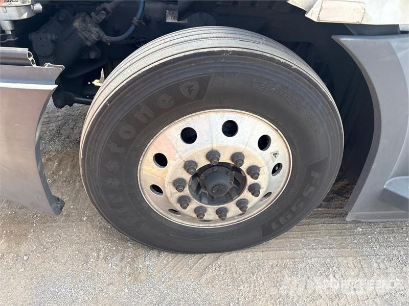 Freightliner Cascadia 126 6x4 T/A Sleeper Truck Tractor Dragbilar