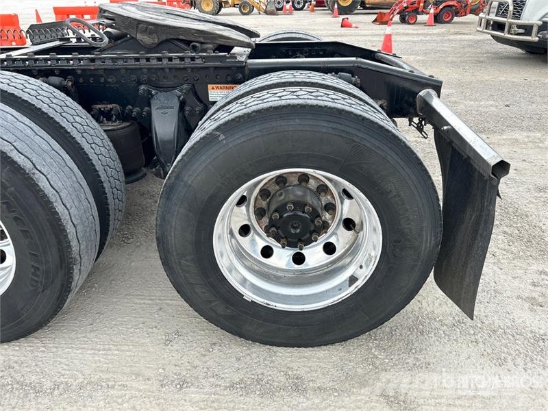 Freightliner Cascadia 126 6x4 Rebuilt Title** T/A Sleeper Truck Trekkers