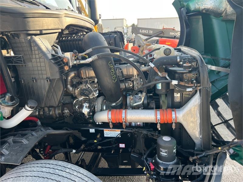 Freightliner Cascadia 126 Truck Tractor Units