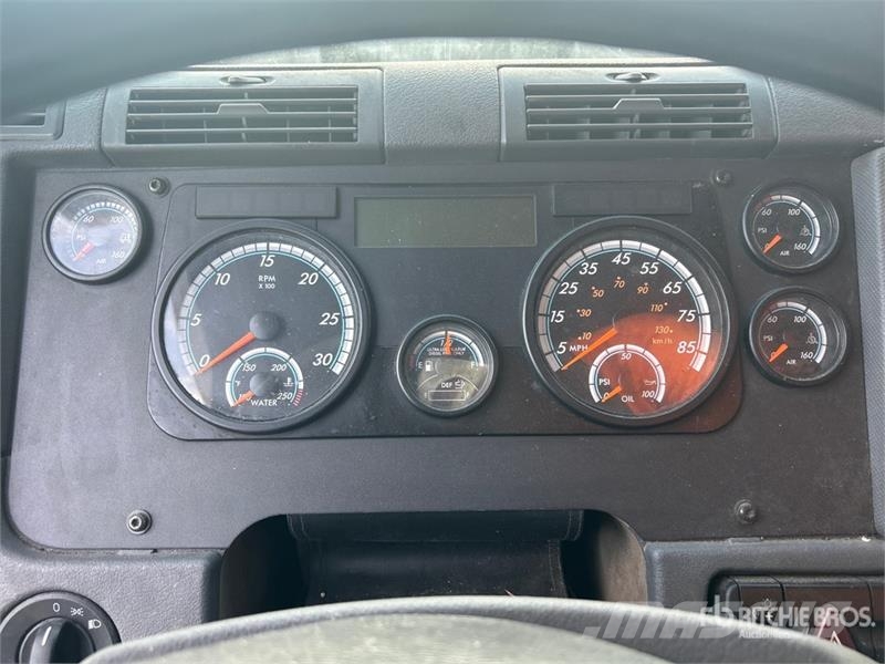 Freightliner Cascadia 125 6x4 T/A Sleeper Truck Tractor Vilcēji