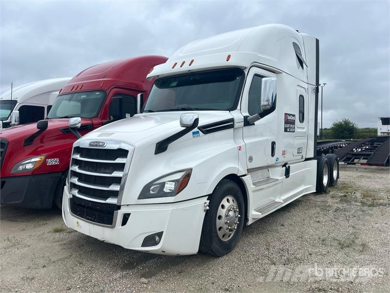 Freightliner Cascadia 126 6x4 T/A Sleeper Truck Tractor Tractor Units