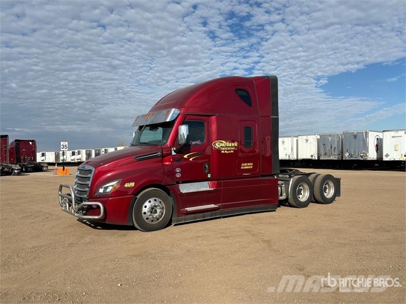 Freightliner Cascadia 126 6x4 T/A Sleeper Truck Tractor Vilcēji