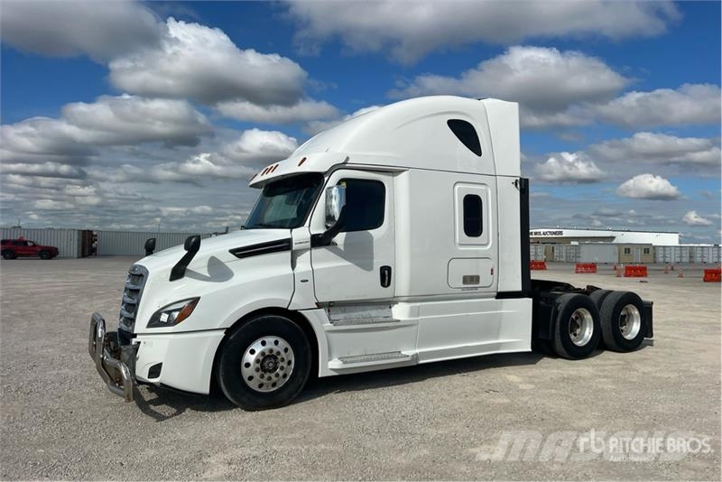 Freightliner Cascadia 126 6x4 T/A Sleeper Truck Tractor Cavalos mecânicos