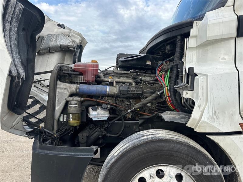 Freightliner Cascadia 126 6x4 T/A Sleeper Truck Tractor Nyergesvontatók