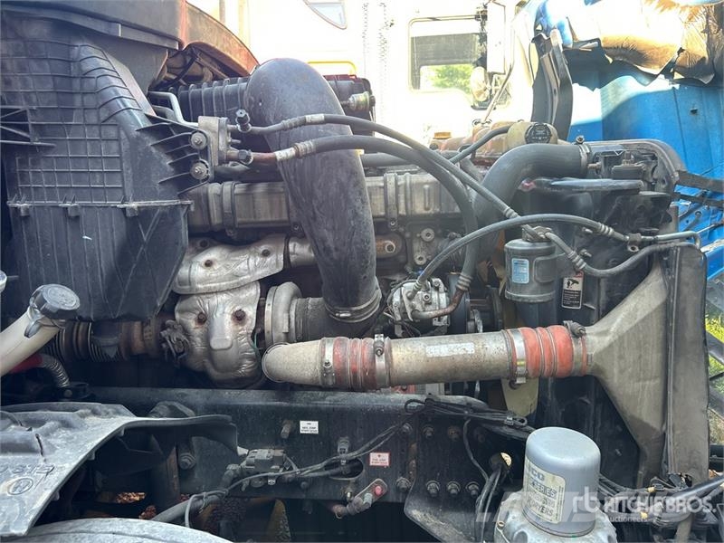 Freightliner Cascadia 126 6x4 T/A Sleeper Truck Tractor (Inoper Tegljači