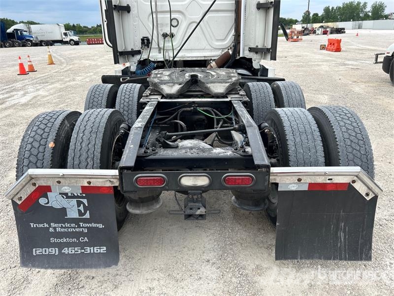 Freightliner Cascadia 126 6x4 Rebuilt Title* T/A Sleeper Truck  Cavalos mecânicos