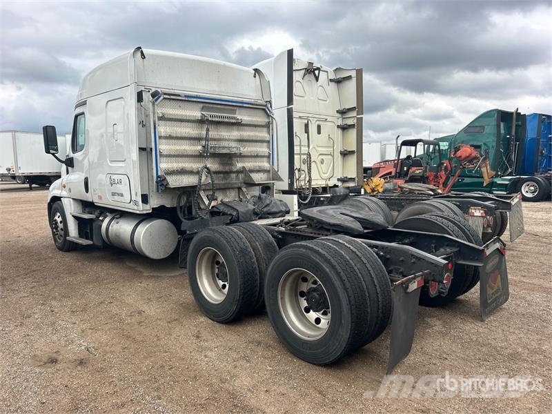 Freightliner Cascadia 125 6x4 T/A Sleeper Truck Tractor Sattelzugmaschinen