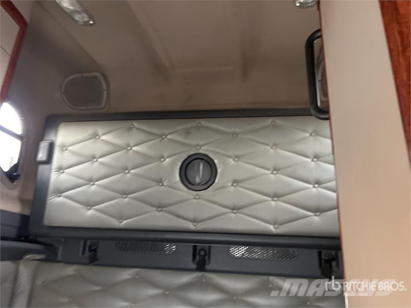 Freightliner Cascadia 125 6x4 T/A Sleeper Truck Tractor Tractor Units
